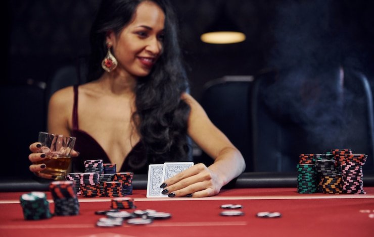 Tampilan meja permainan live casino dengan dealer profesional